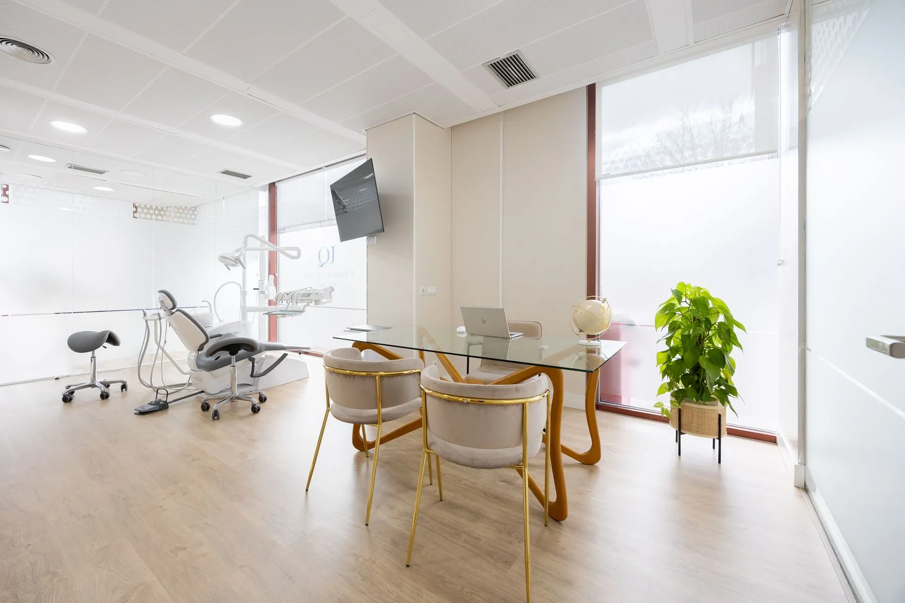 Consulta de medicina estética facial en Unique Cliniq